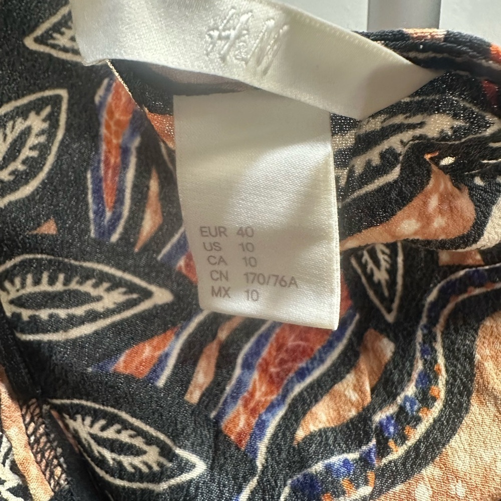 H&M
Multicolor Patterned jumpsuit - Picture 7 of 9